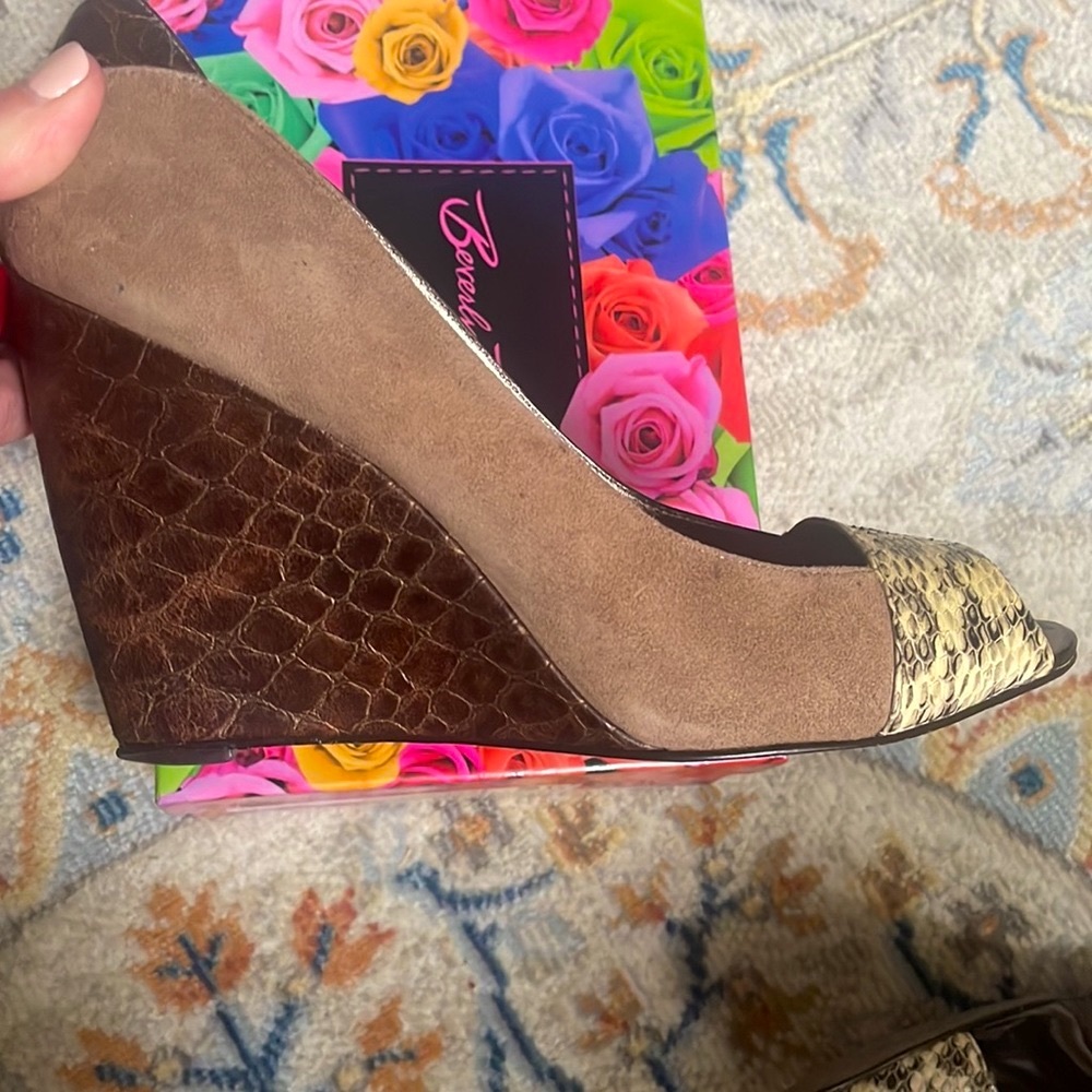 Beverly Feldman leather suede brown wedge shoe
